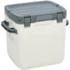 Stanley Adventure Cooler Coolbox 28,3l, Blanc/gris 1 Stanley Adventure Cooler Coolbox 28,3l, Blanc/gris -Primus Shop stanley adventure cooler coolbox 283l white 1
